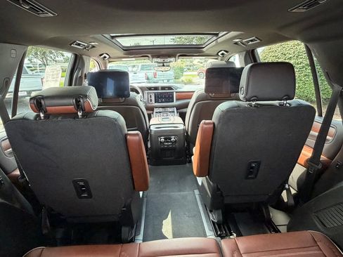 Certified 2023 GMC Yukon Denali Ultimate AWD/4WD image 12