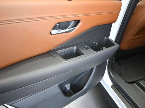 Used 2025 Nissan Pathfinder Platinum w/ Cargo Package FWD image 15