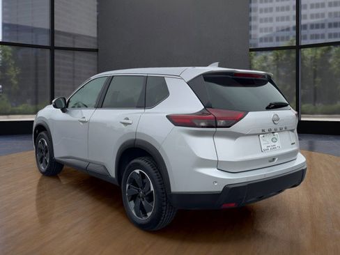 Used 2025 Nissan Rogue SV AWD/4WD image 7