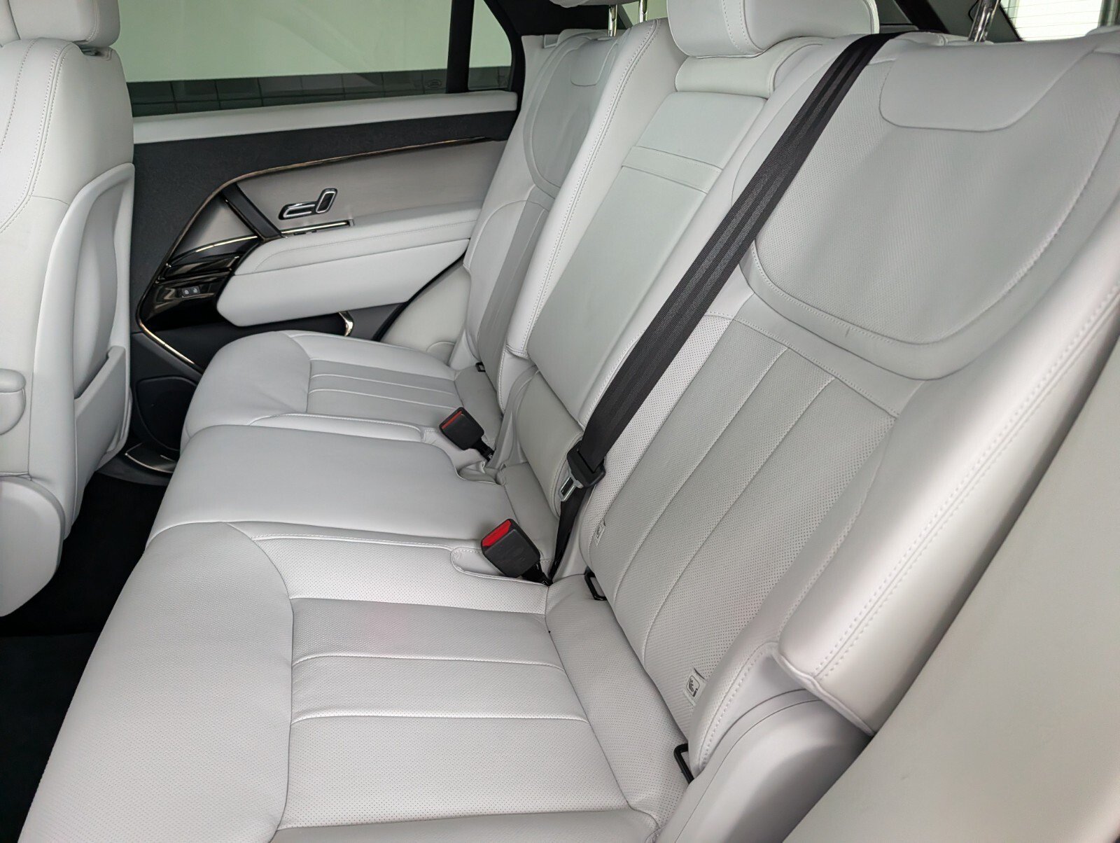 Used 2025 Land Rover Range Rover Sport SE AWD/4WD image 10