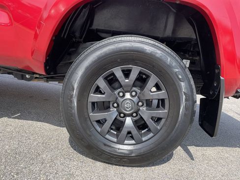 Used 2022 Toyota Tacoma SR5 AWD/4WD image 10