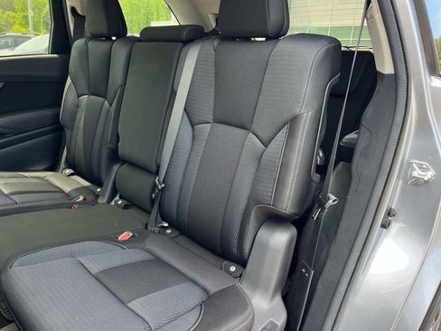 Used 2023 Subaru Ascent Premium w/ Convenience Package AWD/4WD image 18