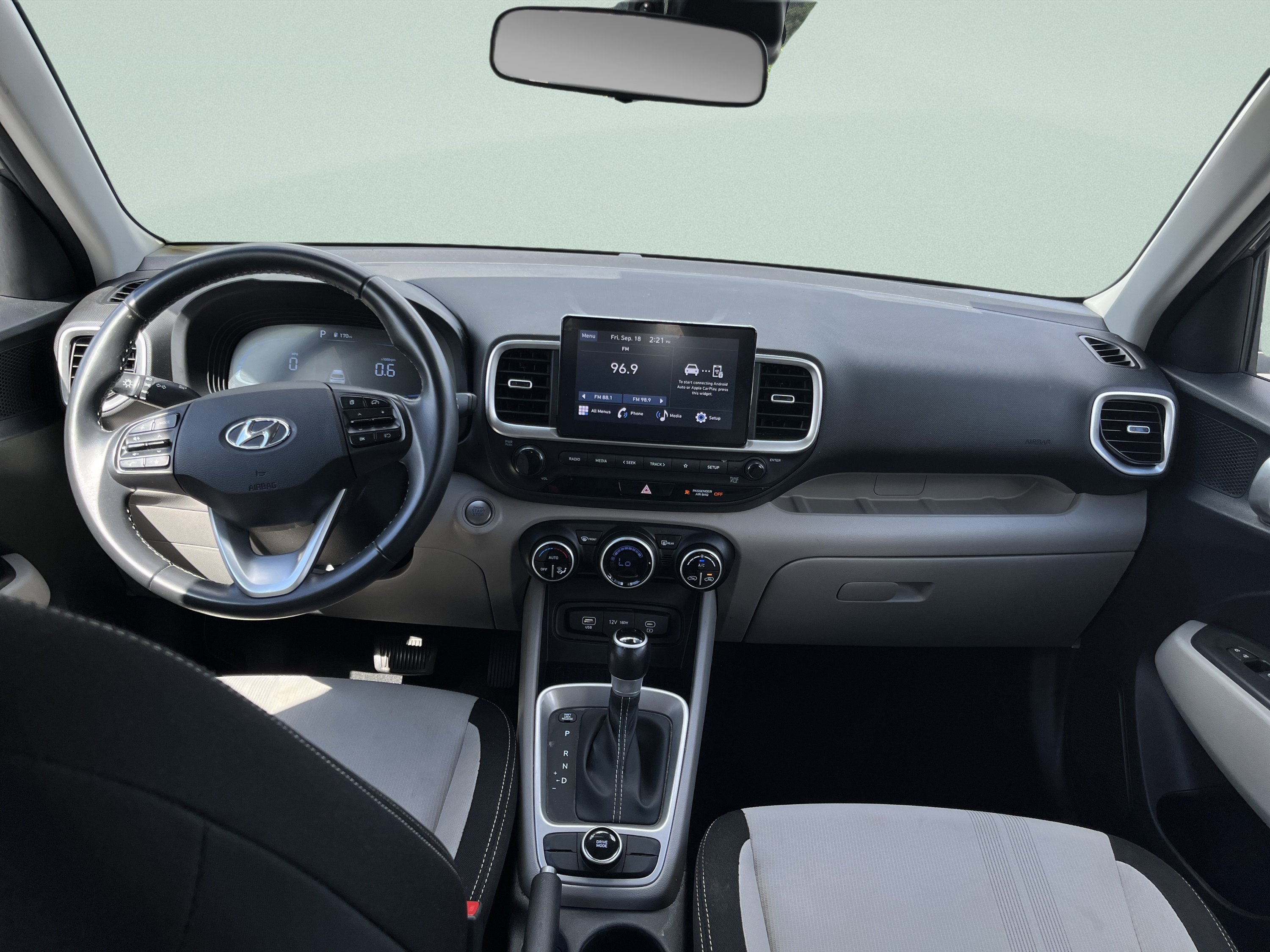 Used 2025 Hyundai Venue SEL FWD image 24