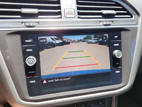 Used 2022 Volkswagen Tiguan SE FWD image 18