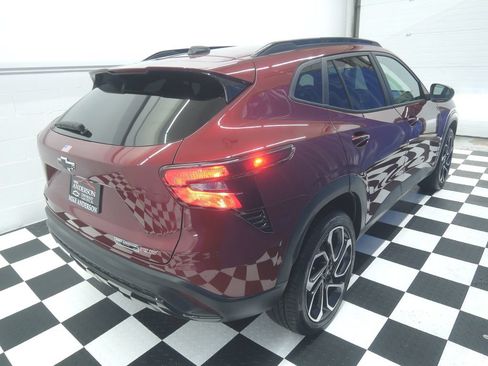 Used 2025 Chevrolet Trax RS FWD image 9