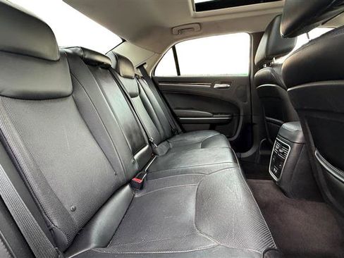 Used 2017 Chrysler 300 C w/ Safetytec Plus Group RWD image 18