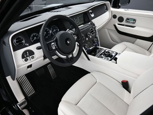 Certified 2022 Rolls-Royce Cullinan AWD/4WD image 4