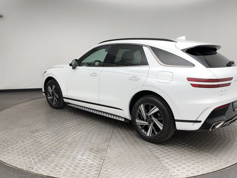 Certified 2026 Genesis GV70 3.5T Sport Advanced AWD/4WD image 4