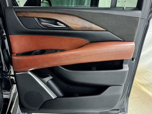 Used 2016 Cadillac Escalade ESV Premium image 19