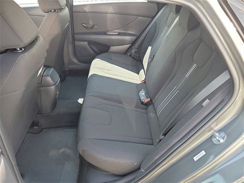 New 2025 Hyundai Elantra SEL image 17