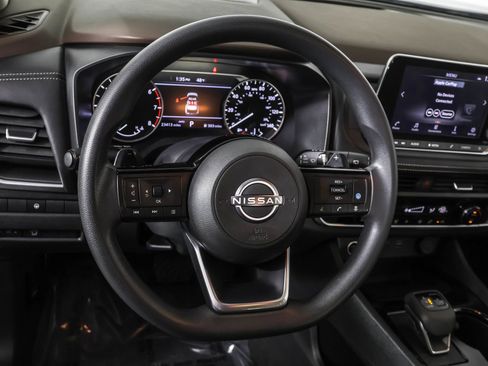 Used 2023 Nissan Rogue SV image 29