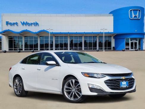 Used 2021 Chevrolet Malibu LT FWD image 1