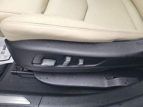 Used 2017 Cadillac XT5 Luxury w/ Driver Awareness Package AWD/4WD image 15