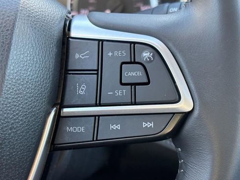 Used 2023 Toyota Highlander XLE image 28