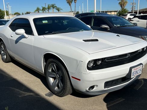 Used 2018 Dodge Challenger SXT RWD image 3