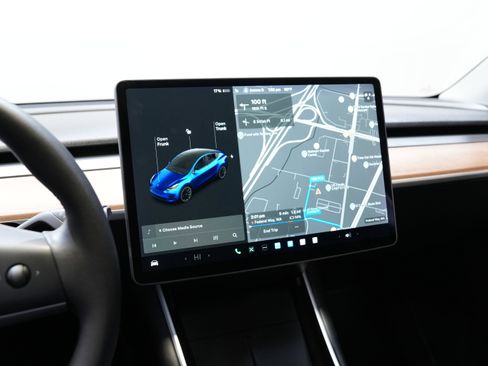 Used 2021 Tesla Model Y Long Range image 43