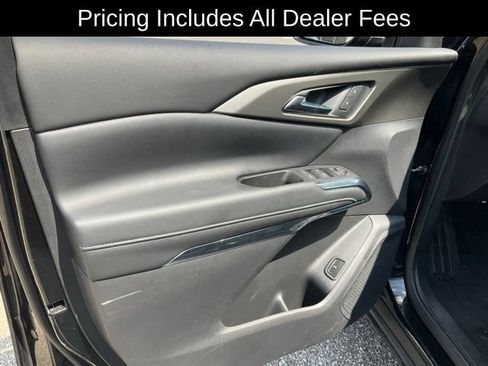 Used 2025 Chevrolet Traverse LT w/ Driver Confidence Package FWD image 7