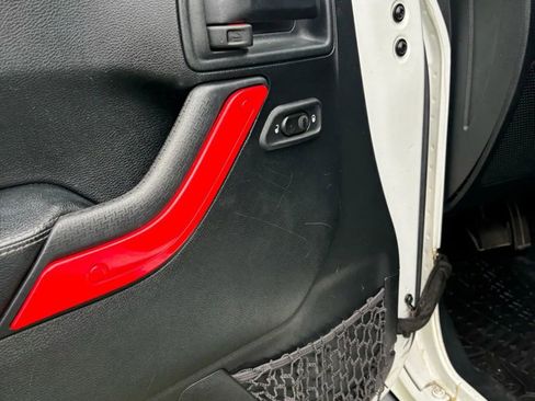 Used 2016 Jeep Wrangler Unlimited Sahara image 45