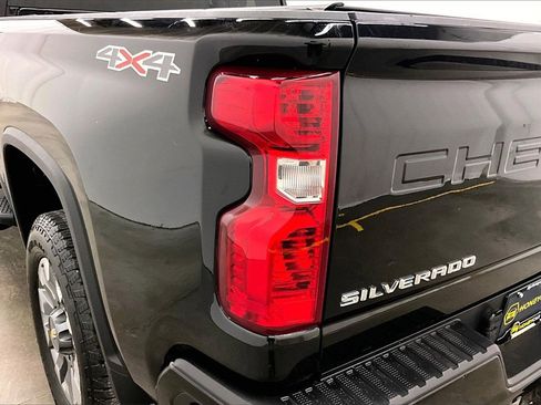 Used 2024 Chevrolet Silverado 2500 Custom image 24