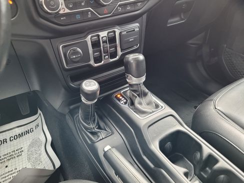 Used 2021 Jeep Wrangler Unlimited Sahara w/ Cold Weather Group AWD/4WD image 23