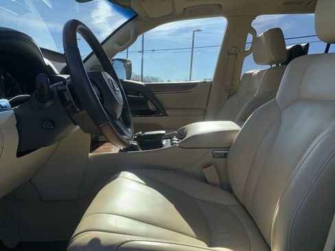 Used 2020 Lexus LX 570 4WD w/ 3rd Row & Luxury Pkg image 16