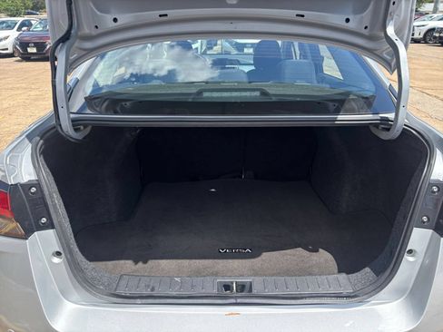 Used 2025 Nissan Versa SV FWD image 28
