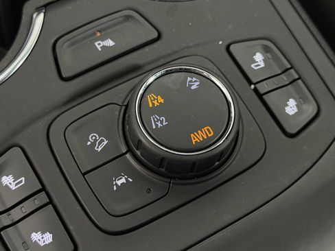 Used 2024 GMC Terrain SLT w/ Tech Package AWD/4WD image 33