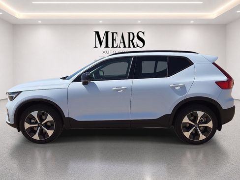 Used 2026 Volvo XC40 B5 Plus AWD/4WD image 3