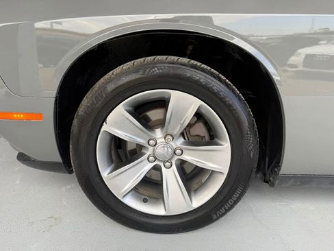 Used 2019 Dodge Challenger SXT image 9