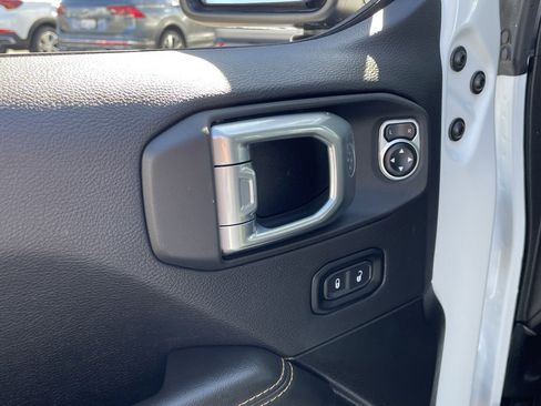 Used 2024 Jeep Wrangler Unlimited Sahara image 15