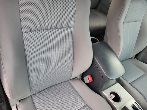 Used 2014 Toyota Tacoma Base image 15