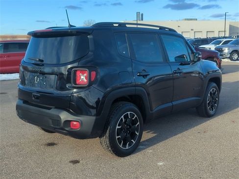 Used 2023 Jeep Renegade Latitude w/ Sun/Sound Group image 3