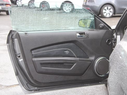Used 2010 Ford Mustang GT RWD image 11