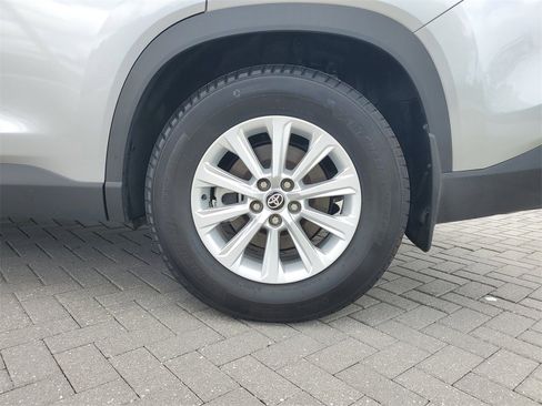 Used 2024 Toyota Grand Highlander XLE image 9