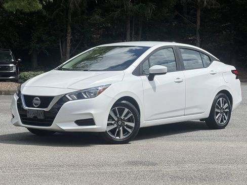 Used 2022 Nissan Versa SV FWD image 1