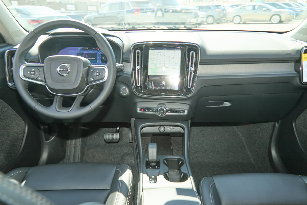 New 2026 Volvo XC40 B5 Core w/ Climate Package AWD/4WD image 24