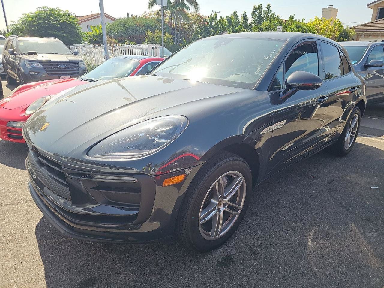Used 2025 Porsche Macan w/ Premium Package Plus AWD/4WD image 1