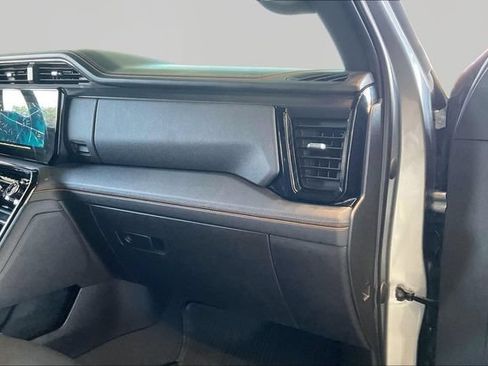Used 2023 GMC Sierra 1500 AT4 w/ Technology Package AWD/4WD image 18