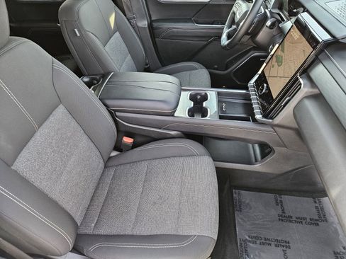 Used 2025 GMC Acadia Elevation image 17