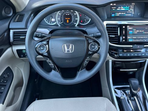 Used 2017 Honda Accord EX image 13