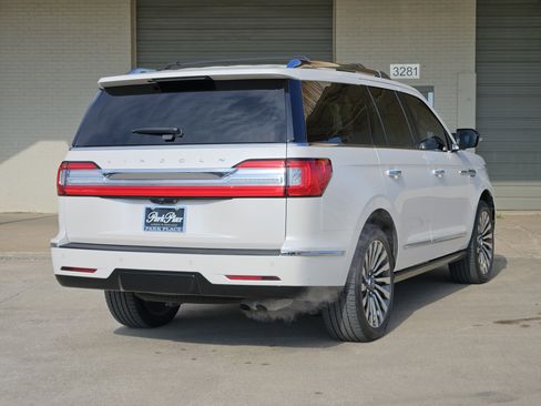 Used 2019 Lincoln Navigator Reserve image 9