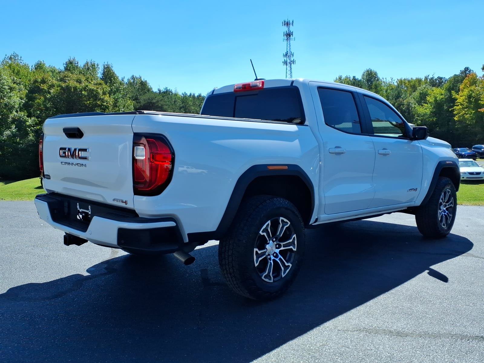 Used 2023 GMC Canyon AT4 w/ AT4 Premium Package AWD/4WD image 5