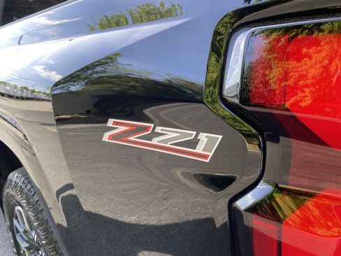 Used 2024 Chevrolet Colorado Z71 w/ Z71 Convenience Package 2 image 41