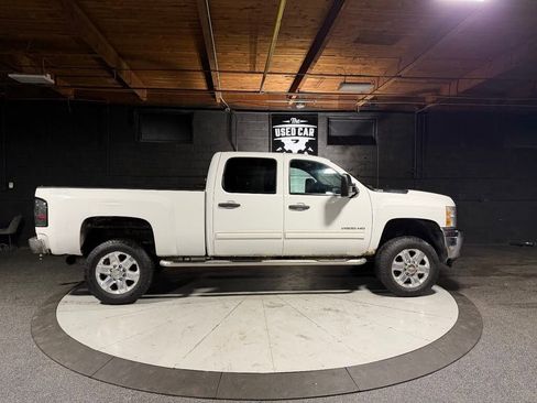 Used 2014 Chevrolet Silverado 2500 LT w/ Interior Plus Package AWD/4WD image 6