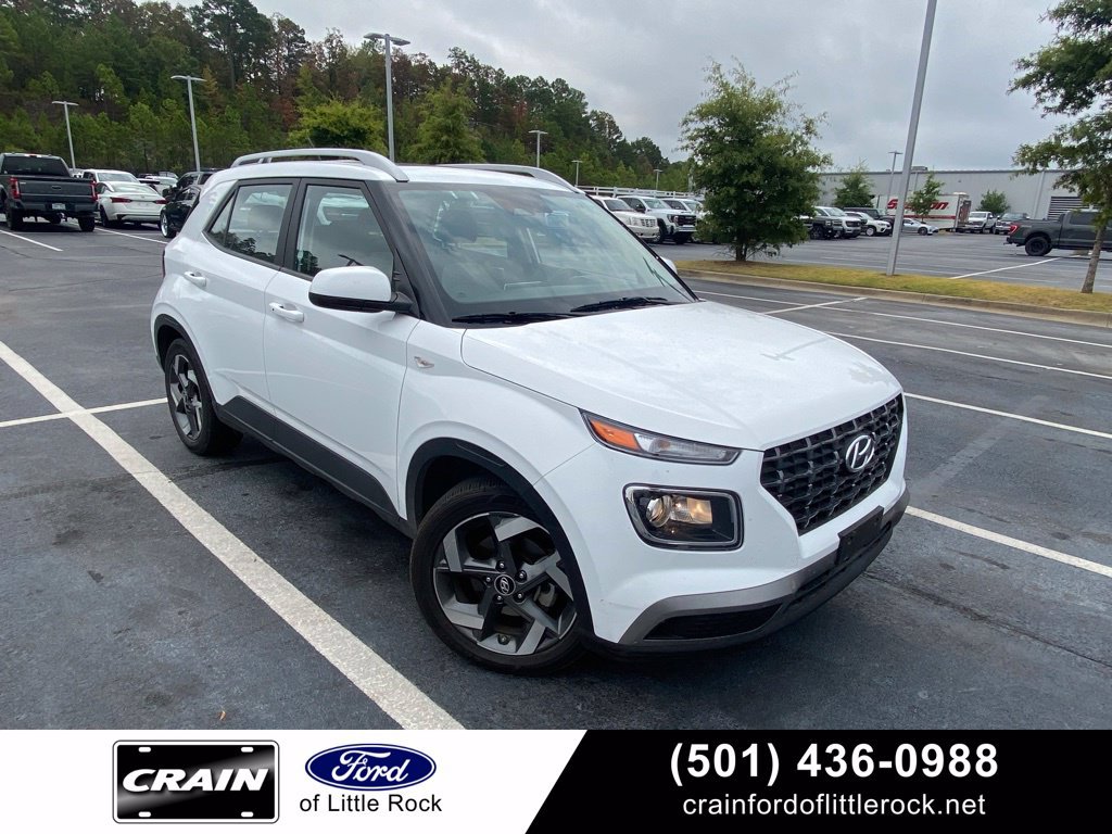 Used 2025 Hyundai Venue SEL FWD image 1