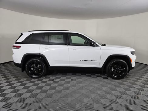 New 2025 Jeep Grand Cherokee Limited w/ Black Appearance Package image 3