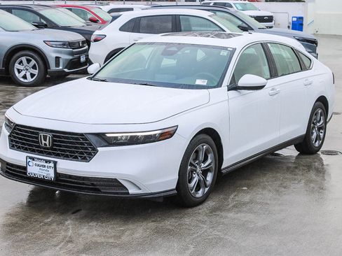 Used 2024 Honda Accord EX image 3