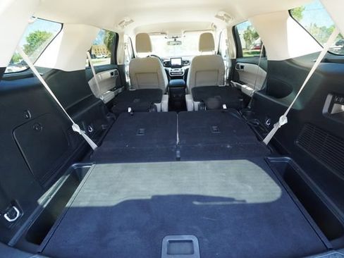Used 2024 Ford Explorer XLT RWD image 32
