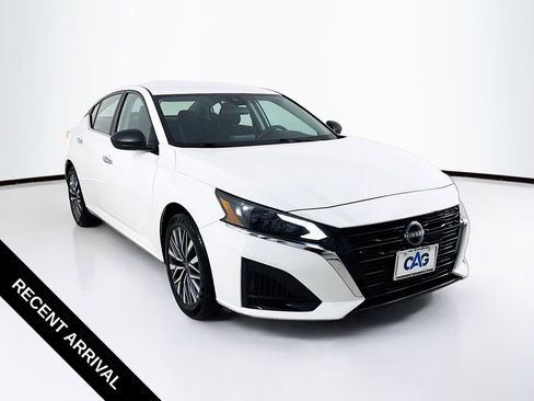 Used 2025 Nissan Altima 2.5 SV FWD image 1