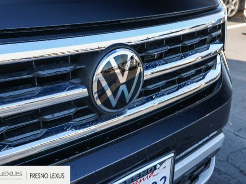 Used 2023 Volkswagen Atlas SE w/ Black Wheel Package image 12